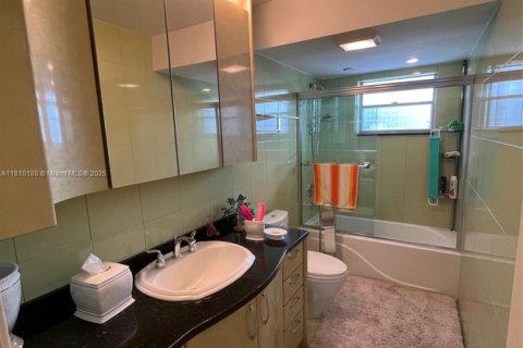 Condo in North Miami Beach, Florida, 2 bedrooms  № 1752731 - photo 22
