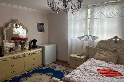 Condo in North Miami Beach, Florida, 2 bedrooms  № 1752731 - photo 18