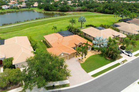 House in Bradenton, Florida 4 bedrooms, 213.4 sq.m. № 2258599 - photo 5