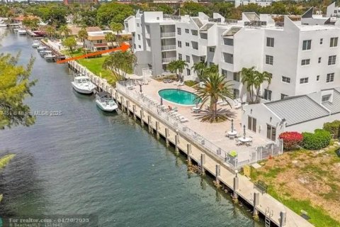 Copropriété à vendre à Pompano Beach, Floride: 2 chambres, 84.54 m2 № 1882278 - photo 14