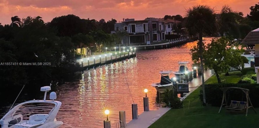Condo à Pompano Beach, Floride, 2 chambres  № 1882278