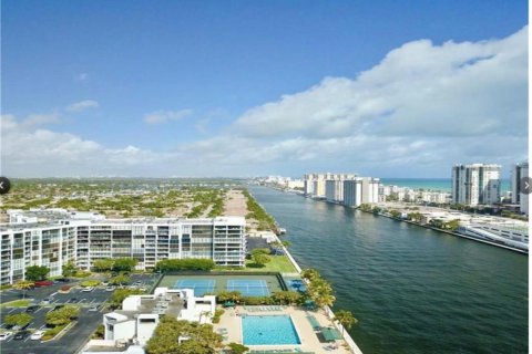 Condominio en venta en Hallandale Beach, Florida, 1 dormitorio, 99.87 m2 № 1079833 - foto 1