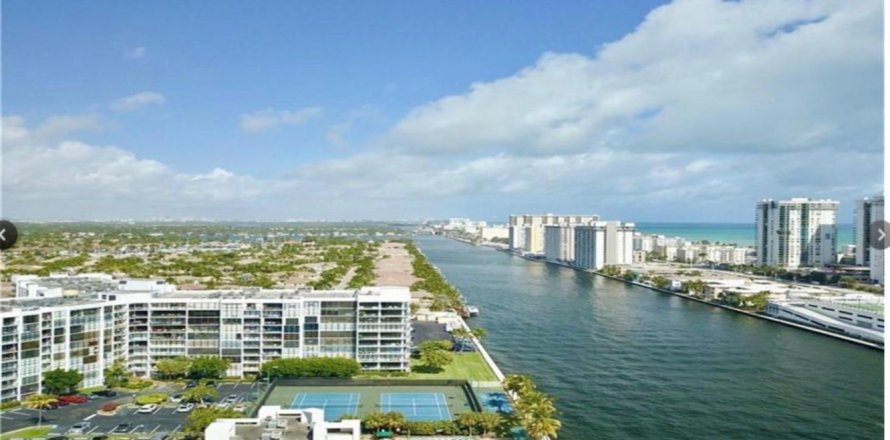 Condominio en Hallandale Beach, Florida, 1 dormitorio  № 1079833