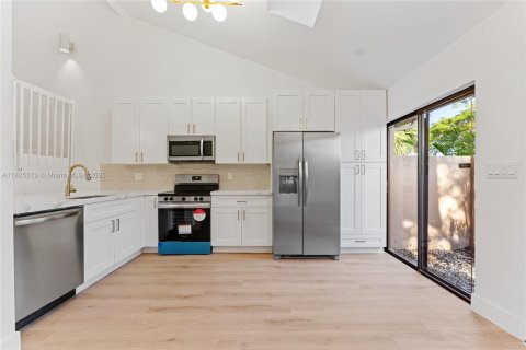 Townhouse in Tamarac, Florida 3 bedrooms, 115.66 sq.m. № 1970883 - photo 2