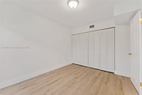 Townhouse in Tamarac, Florida 3 bedrooms, 115.66 sq.m. № 1970883 - photo 12