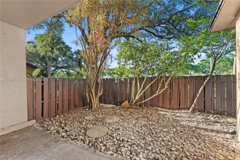 Townhouse in Tamarac, Florida 3 bedrooms, 115.66 sq.m. № 1970883 - photo 13