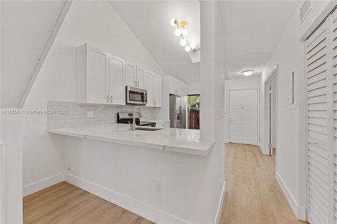 Townhouse in Tamarac, Florida 3 bedrooms, 115.66 sq.m. № 1970883 - photo 5