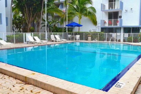 Condominio en alquiler en North Bay Village, Florida, 1 dormitorio, 57.6 m2 № 2009295 - foto 16