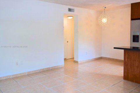 Condominio en alquiler en North Bay Village, Florida, 1 dormitorio, 57.6 m2 № 2009295 - foto 6