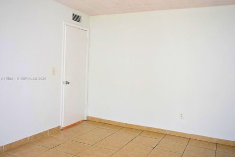 Condominio en alquiler en North Bay Village, Florida, 1 dormitorio, 57.6 m2 № 2009295 - foto 8