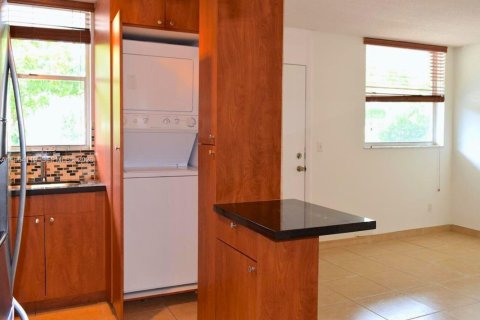 Condominio en alquiler en North Bay Village, Florida, 1 dormitorio, 57.6 m2 № 2009295 - foto 5