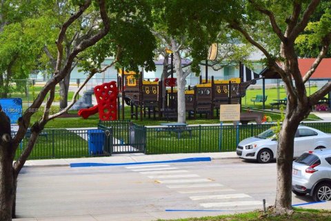 Condominio en alquiler en North Bay Village, Florida, 1 dormitorio, 57.6 m2 № 2009295 - foto 17