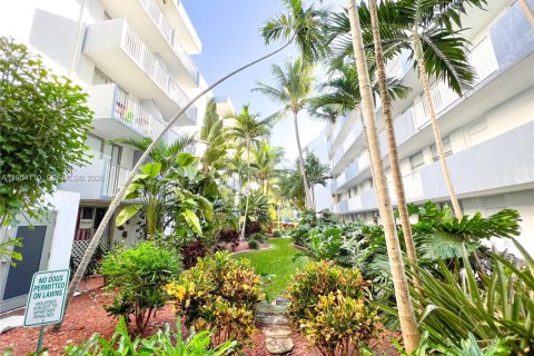 Condominio en alquiler en North Bay Village, Florida, 1 dormitorio, 57.6 m2 № 2009295 - foto 27