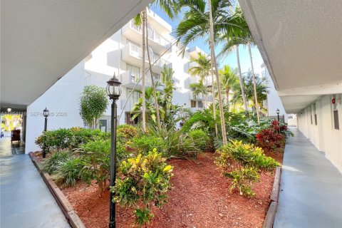 Condominio en alquiler en North Bay Village, Florida, 1 dormitorio, 57.6 m2 № 2009295 - foto 24