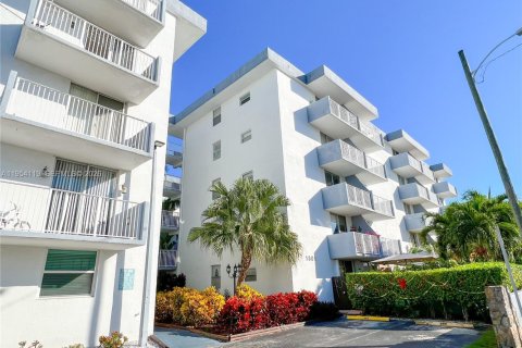Condominio en alquiler en North Bay Village, Florida, 1 dormitorio, 57.6 m2 № 2009295 - foto 25