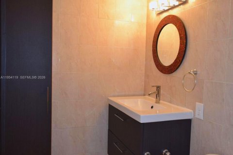 Condominio en alquiler en North Bay Village, Florida, 1 dormitorio, 57.6 m2 № 2009295 - foto 10