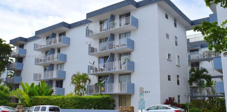 Condominio en North Bay Village, Florida, 1 dormitorio  № 2009295