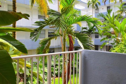 Condominio en alquiler en North Bay Village, Florida, 1 dormitorio, 57.6 m2 № 2009295 - foto 2