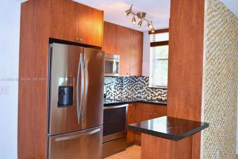 Condominio en alquiler en North Bay Village, Florida, 1 dormitorio, 57.6 m2 № 2009295 - foto 4