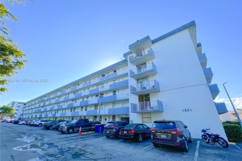 Condominio en alquiler en North Bay Village, Florida, 1 dormitorio, 57.6 m2 № 2009295 - foto 30