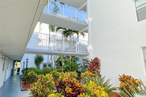 Condominio en alquiler en North Bay Village, Florida, 1 dormitorio, 57.6 m2 № 2009295 - foto 26