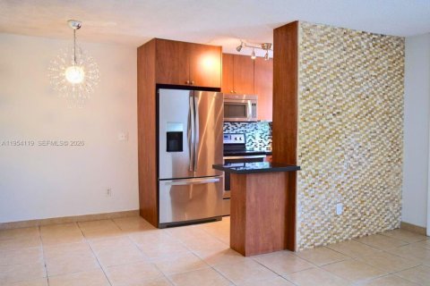 Condominio en alquiler en North Bay Village, Florida, 1 dormitorio, 57.6 m2 № 2009295 - foto 3