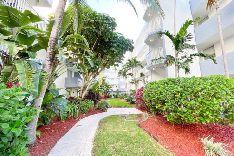 Condominio en alquiler en North Bay Village, Florida, 1 dormitorio, 57.6 m2 № 2009295 - foto 28