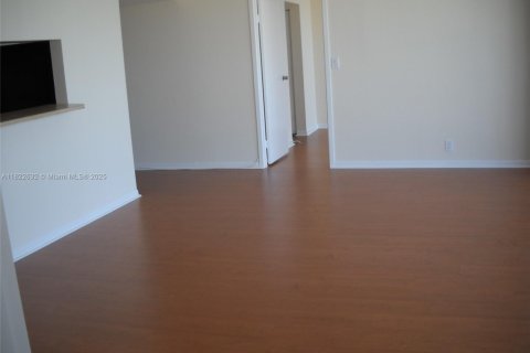 Condominio en venta en North Bay Village, Florida, 2 dormitorios, 95.69 m2 № 1786551 - foto 4