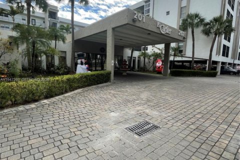 Купить кондоминиум в Санни-Айлс-Бич, Флорида 2 спальни, 83.8м2, № 2003496 - фото 4