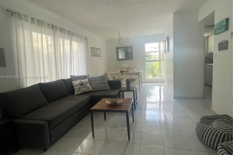 Кондоминиум с 2 спальнями в Санни-Айлс-Бич, Флорида № 2003496