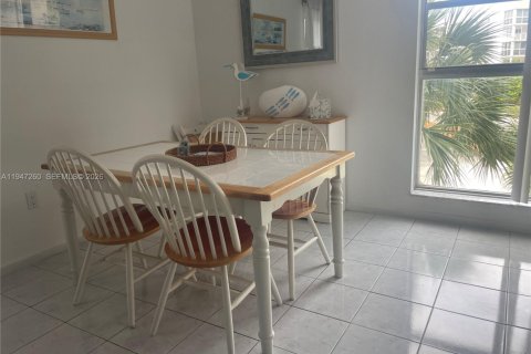 Купить кондоминиум в Санни-Айлс-Бич, Флорида 2 спальни, 83.8м2, № 2003496 - фото 2