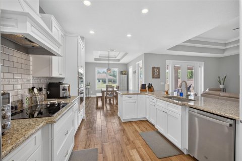 House in West Palm Beach, Florida 4 bedrooms, 232.16 sq.m. № 1892850 - photo 20