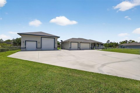 House in West Palm Beach, Florida 4 bedrooms, 232.16 sq.m. № 1892850 - photo 8