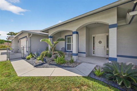 House in West Palm Beach, Florida 4 bedrooms, 232.16 sq.m. № 1892850 - photo 6