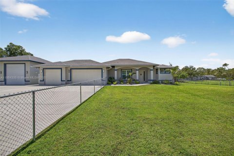 House in West Palm Beach, Florida 4 bedrooms, 232.16 sq.m. № 1892850 - photo 4