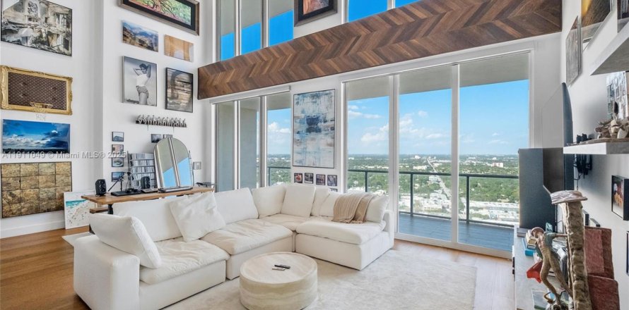 Кондоминиум с 2 спальнями в Майами, Флорида № 1970280