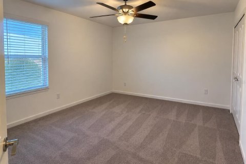 Villa ou maison à louer à Zephyrhills, Floride: 5 chambres, 221.94 m2 № 2409881 - photo 10