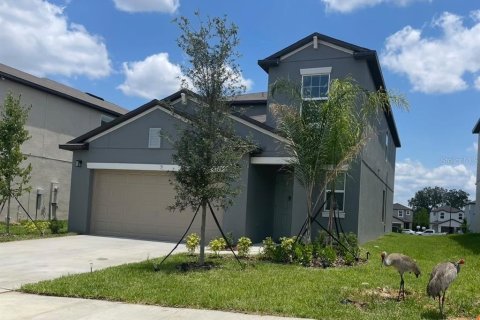 Villa ou maison à louer à Zephyrhills, Floride: 5 chambres, 221.94 m2 № 2409881 - photo 3