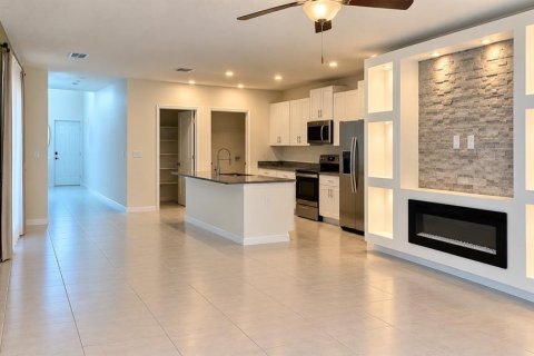 Villa ou maison à louer à Zephyrhills, Floride: 5 chambres, 221.94 m2 № 2409881 - photo 7
