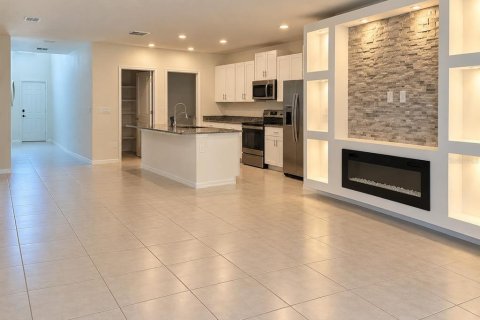 Villa ou maison à louer à Zephyrhills, Floride: 5 chambres, 221.94 m2 № 2409881 - photo 6