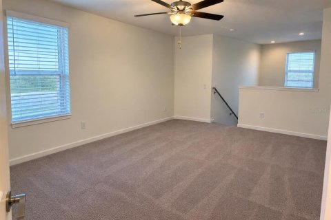 Villa ou maison à louer à Zephyrhills, Floride: 5 chambres, 221.94 m2 № 2409881 - photo 12