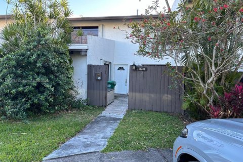 Adosado en venta en Miami, Florida, 3 dormitorios, 128.02 m2 № 2022285 - foto 1