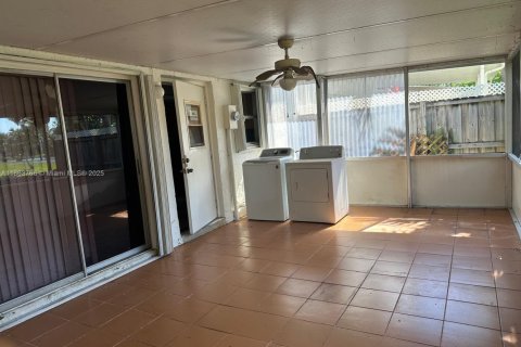 Adosado en venta en Miami, Florida, 3 dormitorios, 128.02 m2 № 2022285 - foto 23