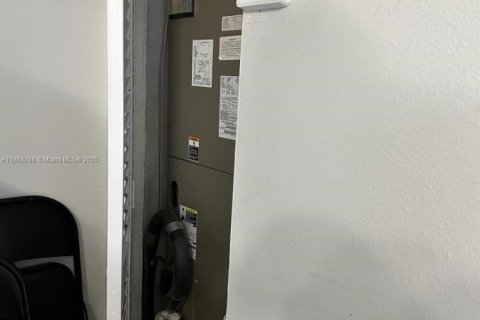 Adosado en venta en Miami, Florida, 3 dormitorios, 128.02 m2 № 2022285 - foto 10