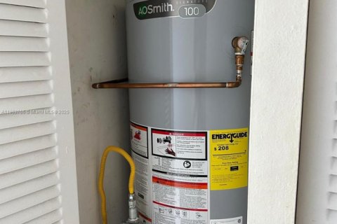 Adosado en venta en Miami, Florida, 3 dormitorios, 128.02 m2 № 2022285 - foto 15