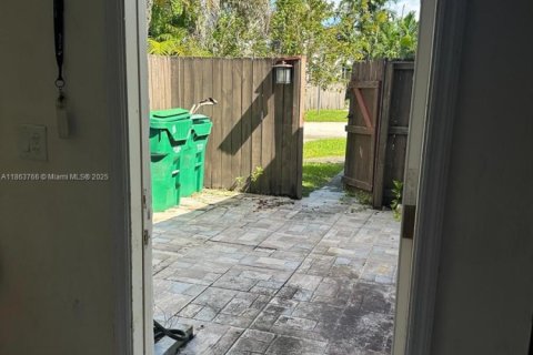 Adosado en venta en Miami, Florida, 3 dormitorios, 128.02 m2 № 2022285 - foto 28
