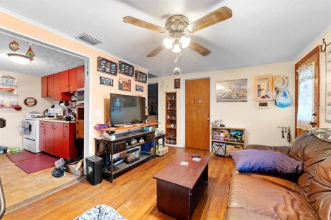 House in Saint Petersburg, Florida 2 bedrooms, 66.52 sq.m. № 2150054 - photo 5