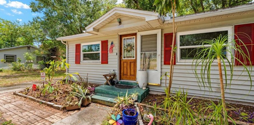 House in Saint Petersburg, Florida 2 bedrooms, 66.52 sq.m. № 2150054