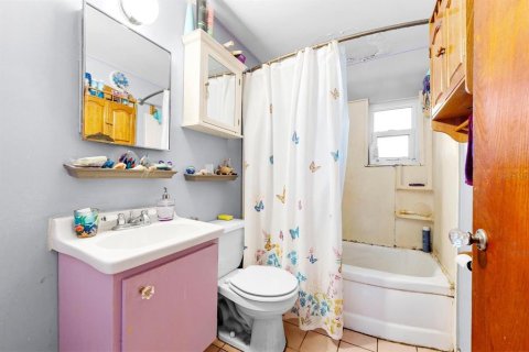 House in Saint Petersburg, Florida 2 bedrooms, 66.52 sq.m. № 2150054 - photo 9