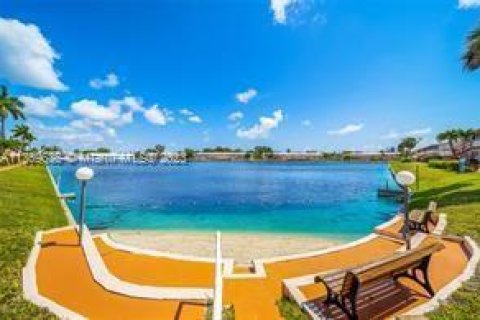 Condominio en venta en Hallandale Beach, Florida, 1 dormitorio, 58.06 m2 № 2084505 - foto 18